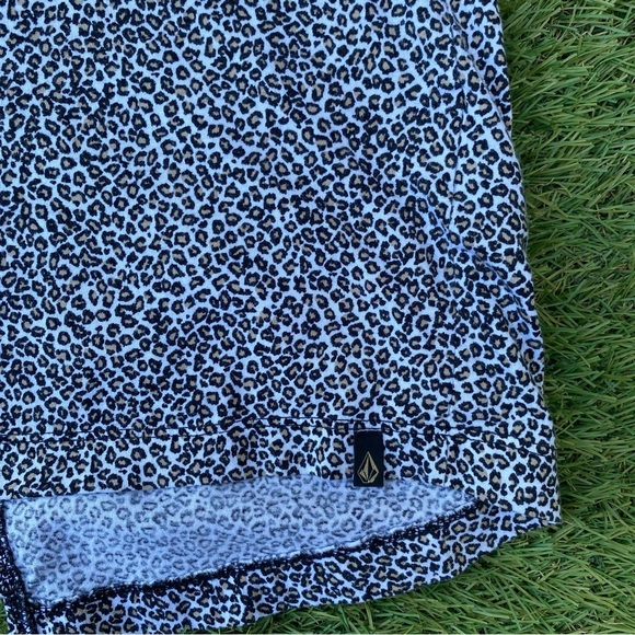 ☀️ VOLCOM T-SHIRT (back slits)  CHEETAH PRINT  | XS  #FML130017 - Picture 8 of 13